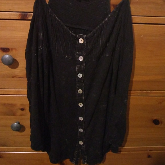 🚫🚫🚫 sold Pol button front loose top size medium - Picture 2 of 3